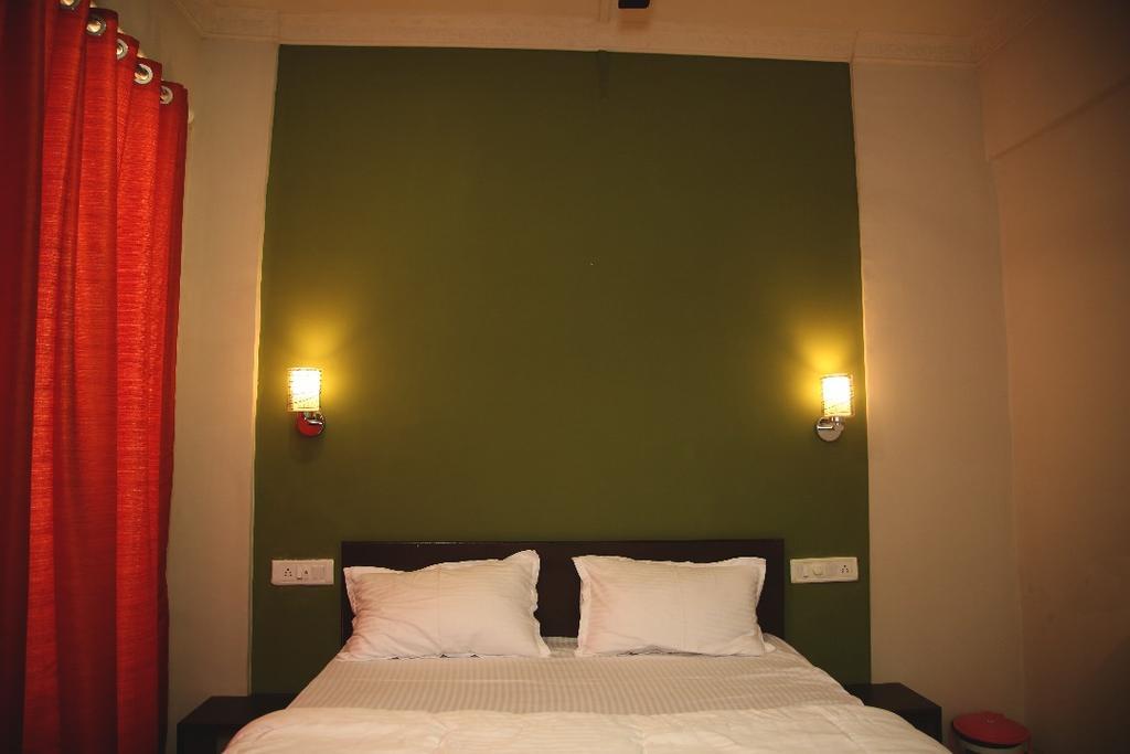 Elite Inn Лонавла Екстер'єр фото