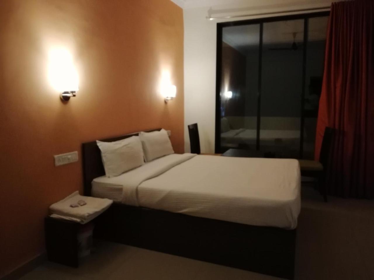 Elite Inn Лонавла Екстер'єр фото