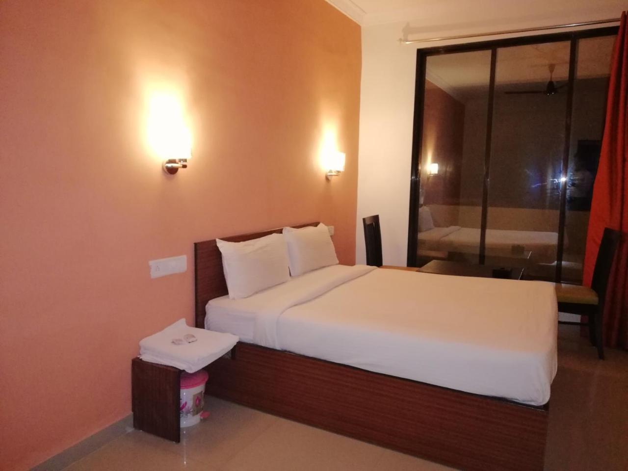 Elite Inn Лонавла Екстер'єр фото