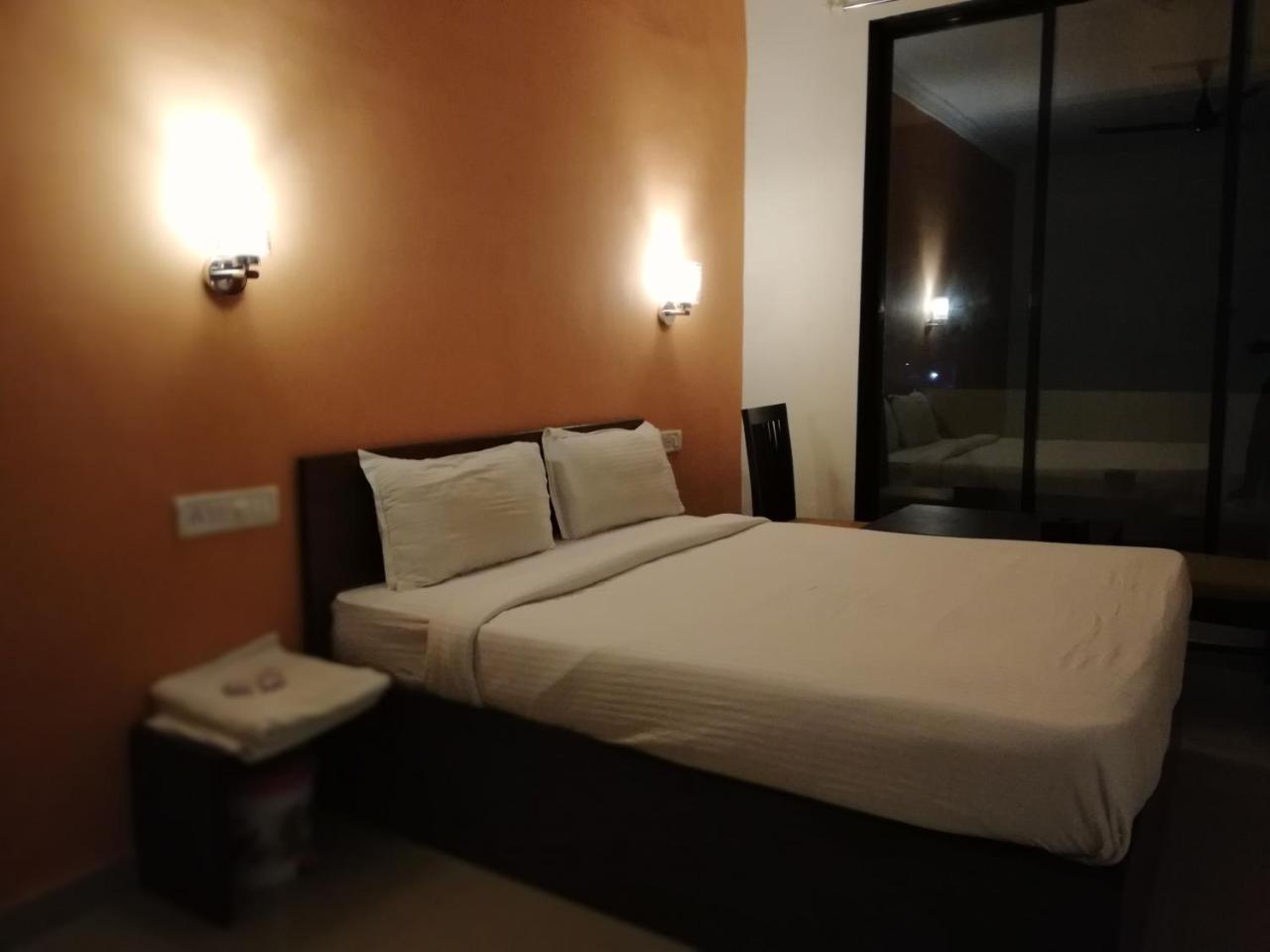 Elite Inn Лонавла Екстер'єр фото