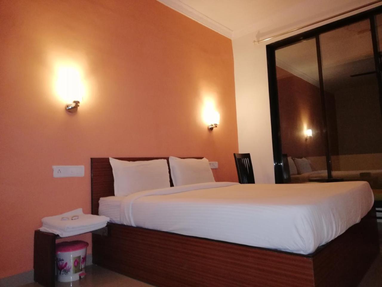 Elite Inn Лонавла Екстер'єр фото